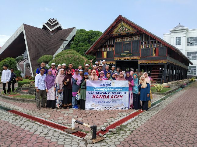 Malaysian Travelers in Banda Aceh