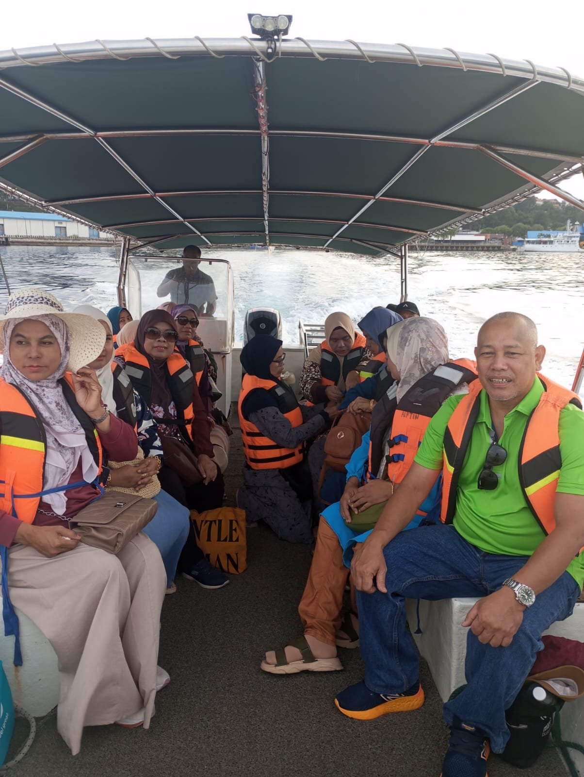 Boat trip to the dolphin watching location in Sabang